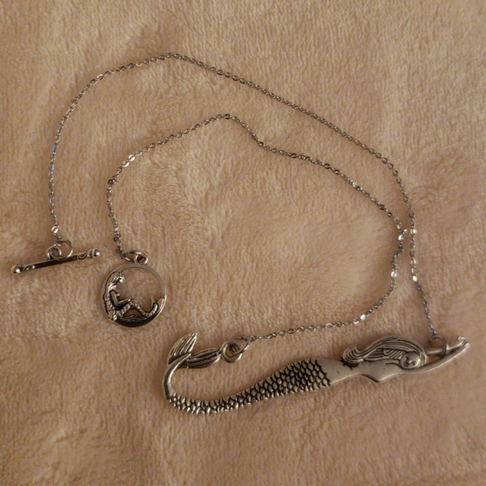 SOLD OUT Mermaid Necklace - Picture 7 of 7